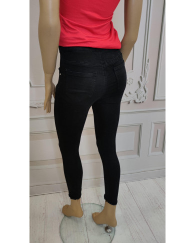 Czarne spodnie typu pushup (2)