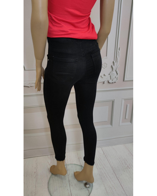 Czarne spodnie typu pushup (2)