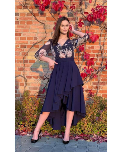 Granatowa sukienka w kwiaty