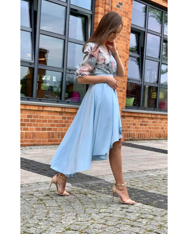 Błękitna asymetryczna sukienka w kwiaty